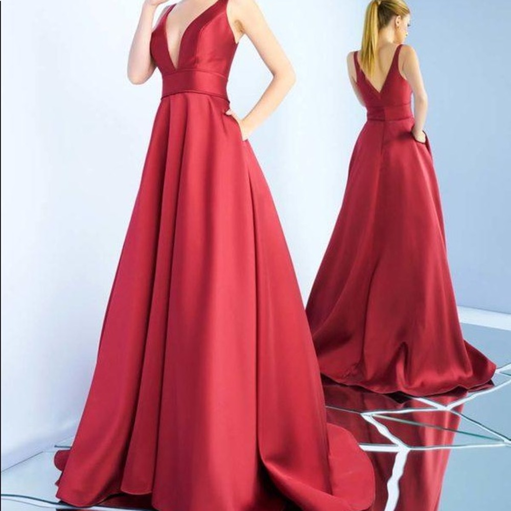Ieena for Mac Duggal NWT red gown